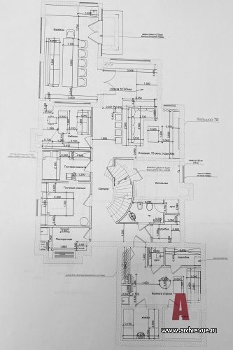План цокольного этажа трехэтажного семейного дома. Общая площадь – 300 кв. м.