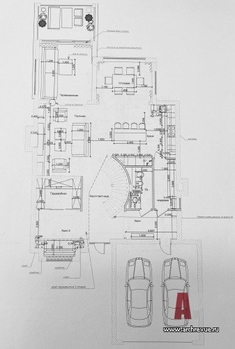 План первого этажа трехэтажного семейного дома. Общая площадь – 300 кв. м.