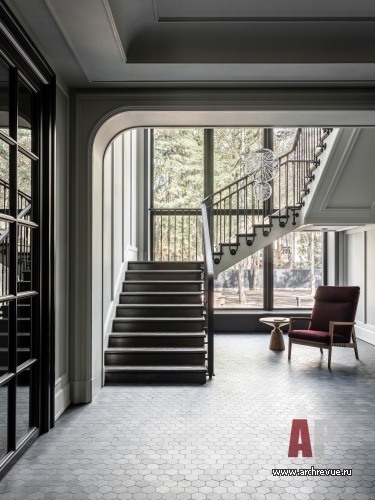 Фото интерьера лестничного холла дома в стиле фьюжн 