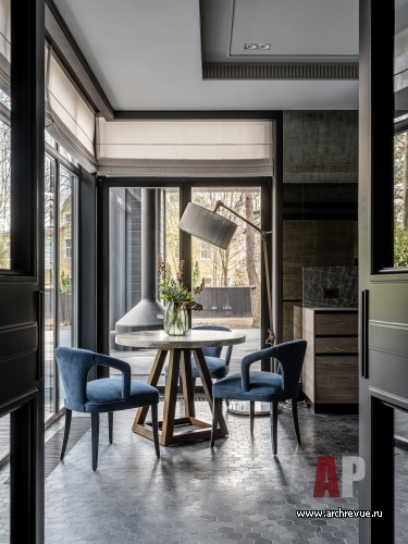 Фото интерьера кухни дома в стиле фьюжн 