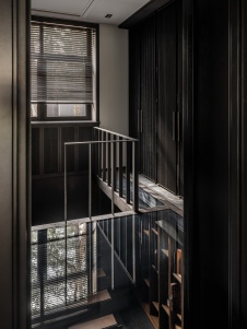 Фото интерьера винотеки дома в стиле фьюжн 