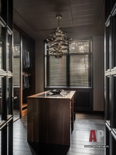 Фото интерьера гардеробной дома в стиле фьюжн 