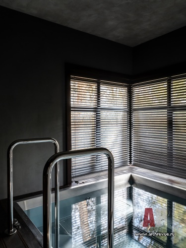 Фото интерьера бассейна дома в стиле фьюжн 