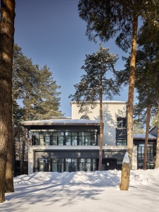 Фото фасада дома в стиле фьюжн 