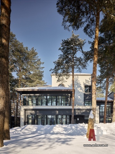 Фото фасада дома в стиле фьюжн 