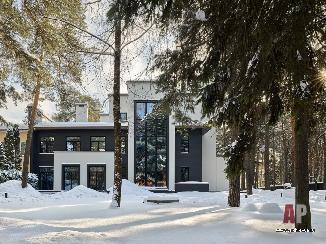 Фото фасада дома в стиле фьюжн 