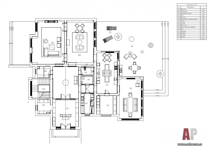 План первого этажа трехэтажного дома в поселке Малаховка. Общая площадь: 752 кв. м.
