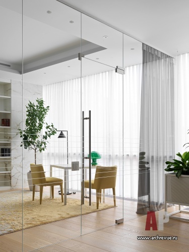 Фото интерьера библиотеки квартиры в стиле минимализм 