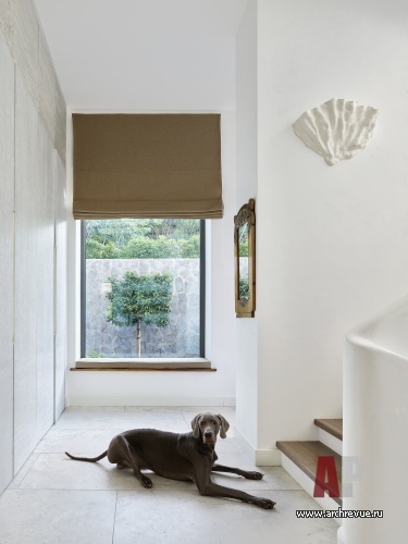 Фото интерьера входной зоны дома в средиземноморском стиле