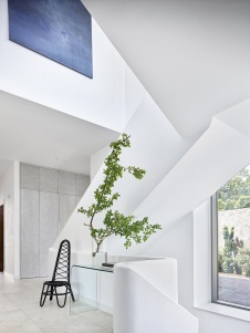 Фото интерьера лестничного холла дома в средиземноморском стиле