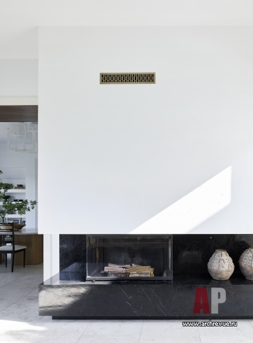 Фото интерьера каминной дома в средиземноморском стиле 