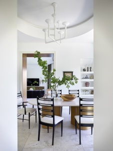Фото интерьера столовой дома в средиземноморском стиле 