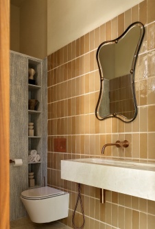 Фото интерьера санузла дома в средиземноморском стиле