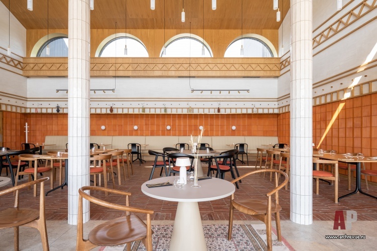 Фото интерьера зала ресторана ресторанного комплекса в стиле минимализм