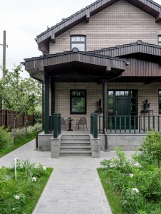 Фото фасада дома в стиле неоклассика 