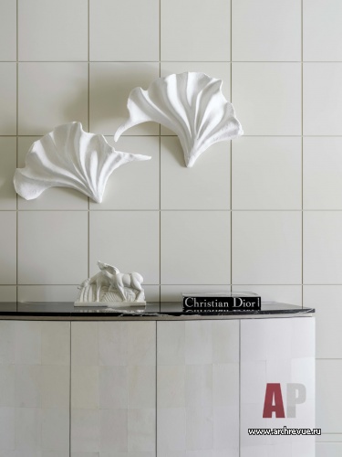 Фото интерьера гостиной квартиры в стиле неоклассика 