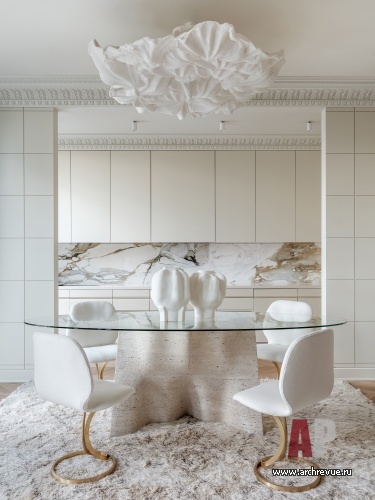 Фото интерьера кухни квартиры в стиле неоклассика