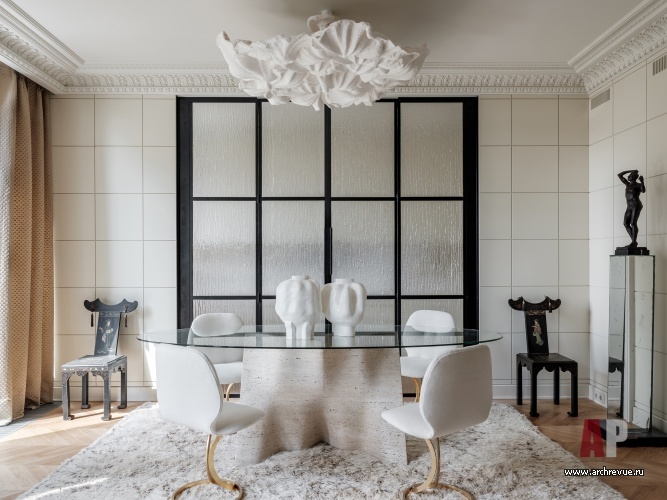Фото интерьера столовой квартиры в стиле неоклассика