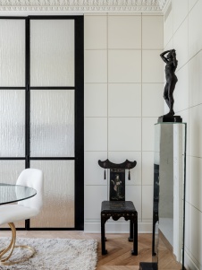 Фото интерьера гостиной квартиры в стиле неоклассика