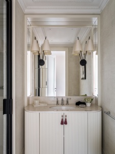 Фото интерьера санузла квартиры в стиле неоклассика