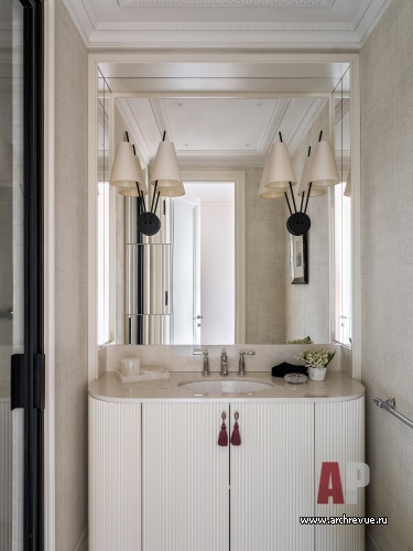 Фото интерьера санузла квартиры в стиле неоклассика