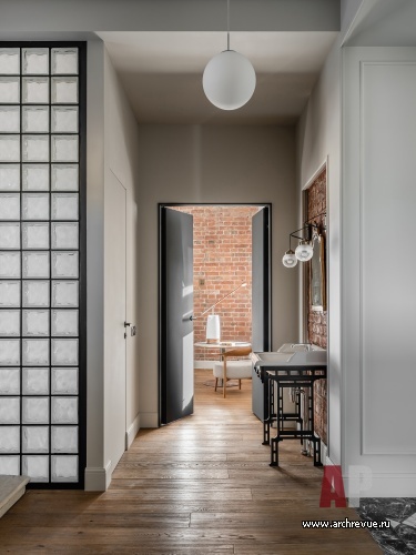 Фото интерьера входной зоны пентхауса в стиле лофт