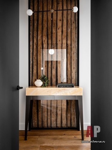 Фото интерьера входной зоны пентхауса в стиле лофт