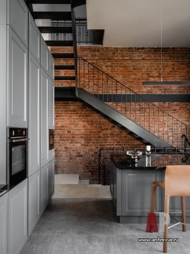 Фото лестницы пентхауса в стиле лофт