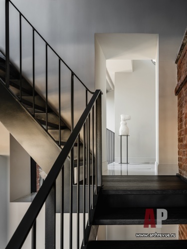 Фото лестницы пентхауса в стиле лофт