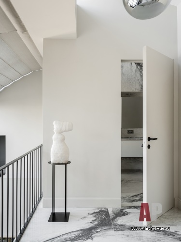 Фото интерьера санузла пентхауса в стиле лофт