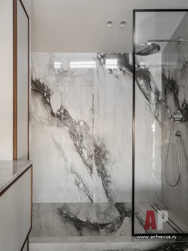 Фото интерьера санузла пентхауса в стиле лофт