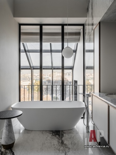 Фото интерьера ванной пентхауса в стиле лофт