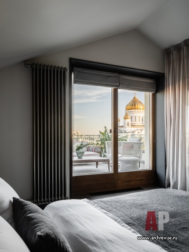 Фото интерьера спальни пентхауса в стиле лофт