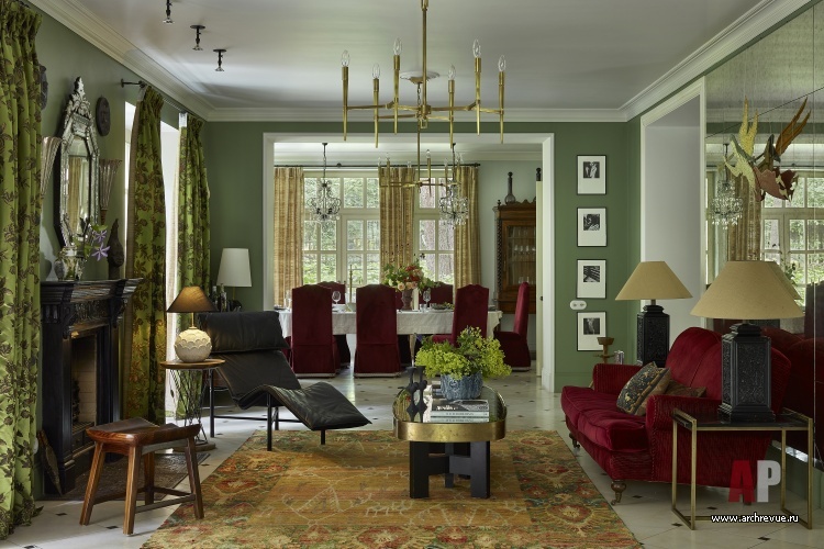 Фото интерьера гостиной дома в стиле неоклассика