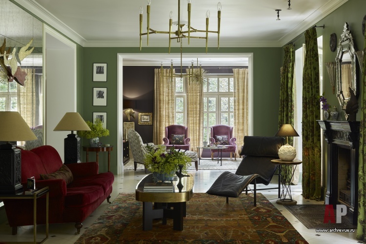 Фото интерьера гостиной дома в стиле неоклассика