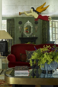 Фото интерьера гостиной дома в стиле неоклассика