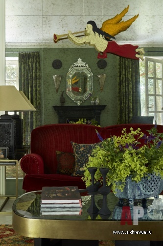 Фото интерьера гостиной дома в стиле неоклассика