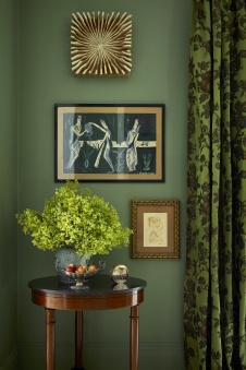 Фото интерьера гостиной дома в стиле неоклассика