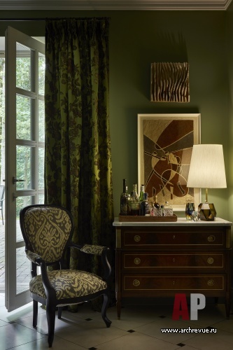 Фото интерьера гостиной дома в стиле неоклассика