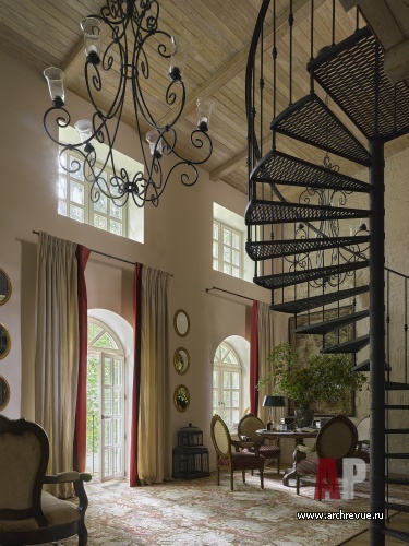 Фото лестницы дома в стиле неоклассика