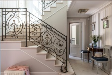 Фото интерьера лестницы дома в стиле Прованс