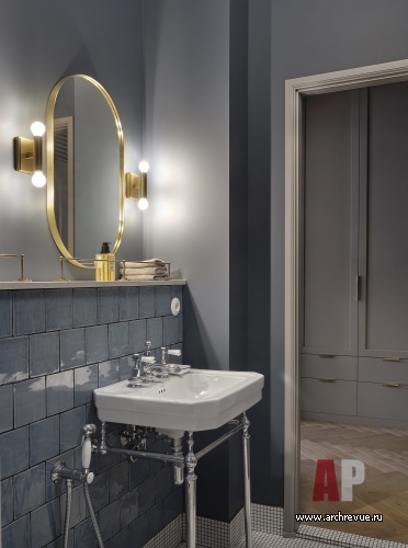 Фото интерьера гостевого санузла квартиры в английском стиле