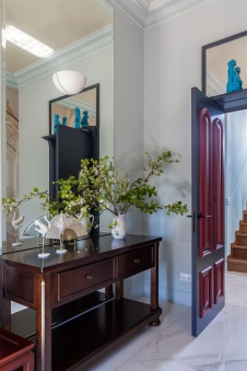 Фото интерьера входной зоны дома в стиле фьюжн