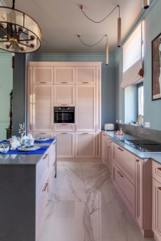 Фото интерьера кухни дома в стиле фьюжн 