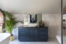 Фото интерьера санузла дома в стиле фьюжн