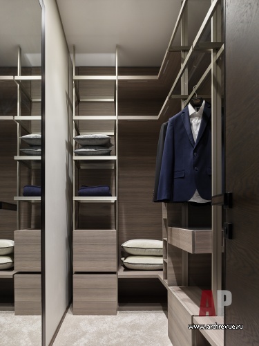 Фото интерьера гардеробной квартиры в стиле минимализм