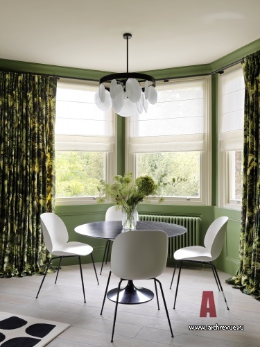 Фото интерьера столовой квартиры в стиле фьюжн 