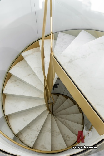 Фото лестницы пентхауса в стиле фьюжн 