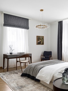 Фото интерьера гостевой спальни дома в стиле неоклассика