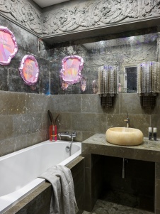 Фото интерьера ванной комнаты квартиры в стиле китч